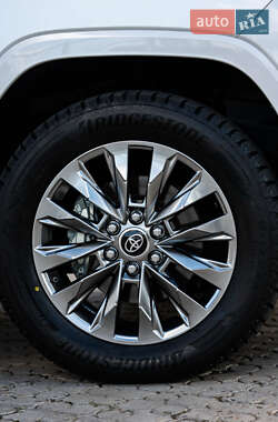 Внедорожник / Кроссовер Toyota Land Cruiser 2023 в 