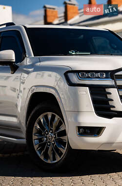 Внедорожник / Кроссовер Toyota Land Cruiser 2023 в 