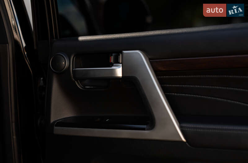 Позашляховик / Кросовер Toyota Land Cruiser 2020 в Чернівцях