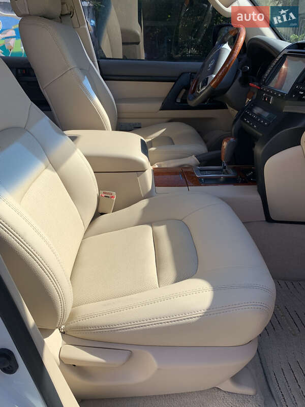 Внедорожник / Кроссовер Toyota Land Cruiser 2013 в Кривом Роге