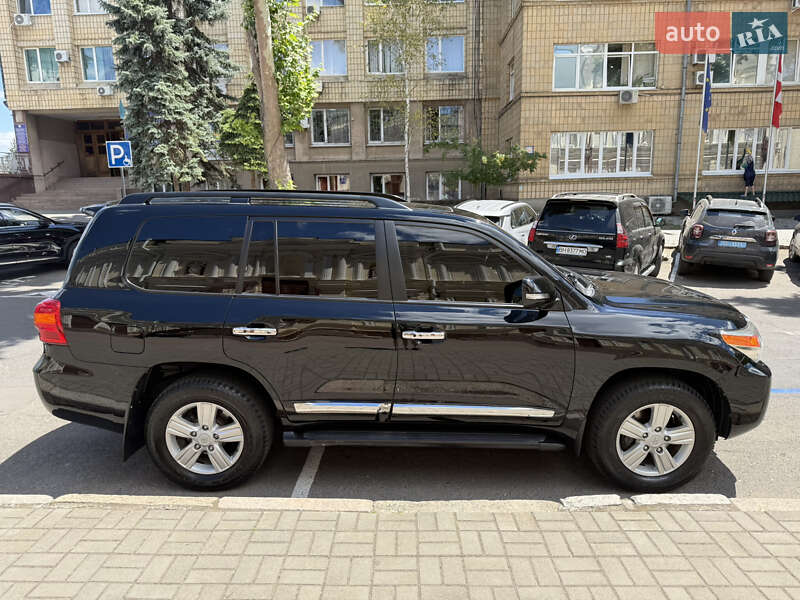 Внедорожник / Кроссовер Toyota Land Cruiser 2013 в Николаеве