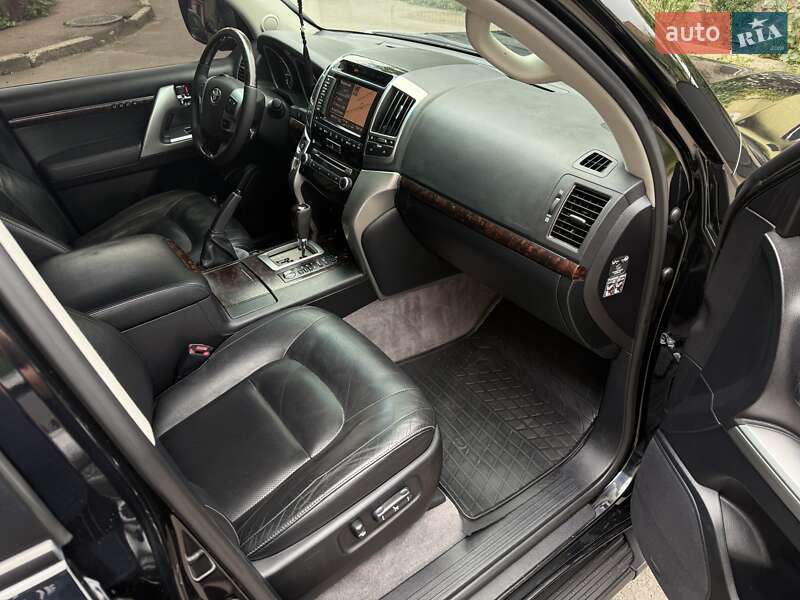 Внедорожник / Кроссовер Toyota Land Cruiser 2012 в Калуше