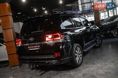 Позашляховик / Кросовер Toyota Land Cruiser 2018 в 