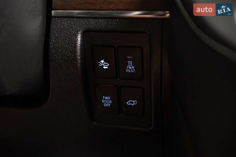 Внедорожник / Кроссовер Toyota Land Cruiser 2018 в Одессе фото 51 Внедорожник / Кроссовер Toyota Land Cruiser 2018 в Одессе