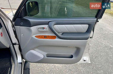 Внедорожник / Кроссовер Toyota Land Cruiser 2003 в 