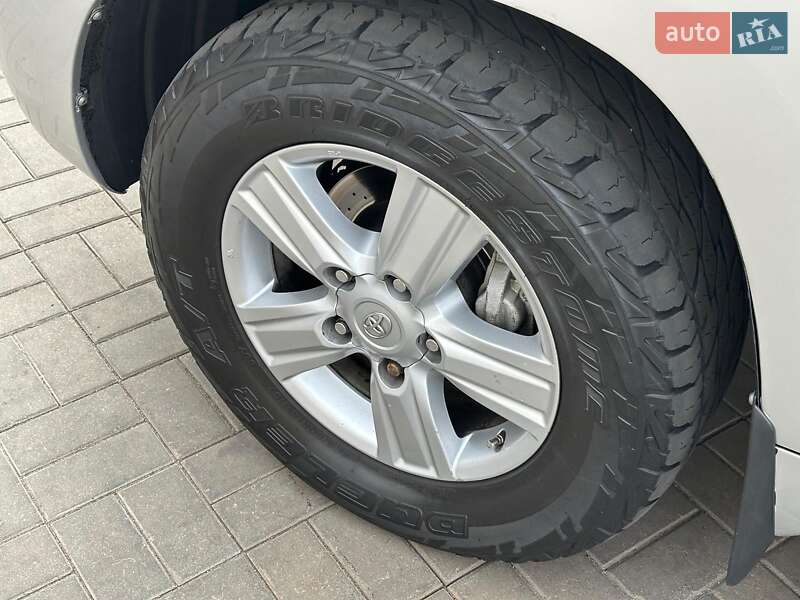 Позашляховик / Кросовер Toyota Land Cruiser 2008 в Одесі