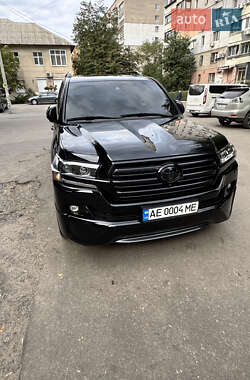 Внедорожник / Кроссовер Toyota Land Cruiser 2017 в 