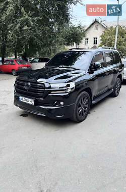 Внедорожник / Кроссовер Toyota Land Cruiser 2017 в 