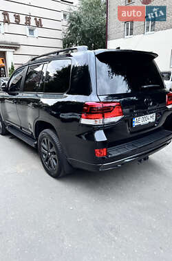 Внедорожник / Кроссовер Toyota Land Cruiser 2017 в 