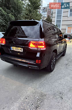 Внедорожник / Кроссовер Toyota Land Cruiser 2017 в 