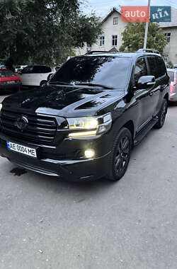 Внедорожник / Кроссовер Toyota Land Cruiser 2017 в 