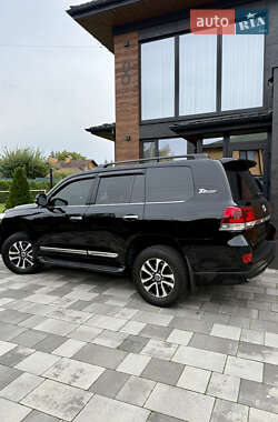 Внедорожник / Кроссовер Toyota Land Cruiser 2020 в 