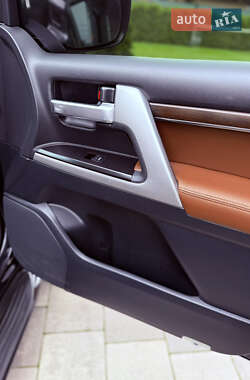 Внедорожник / Кроссовер Toyota Land Cruiser 2020 в 