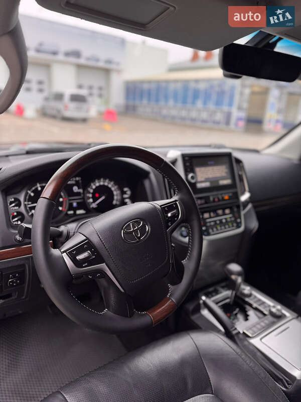 Позашляховик / Кросовер Toyota Land Cruiser 2019 в Чернівцях