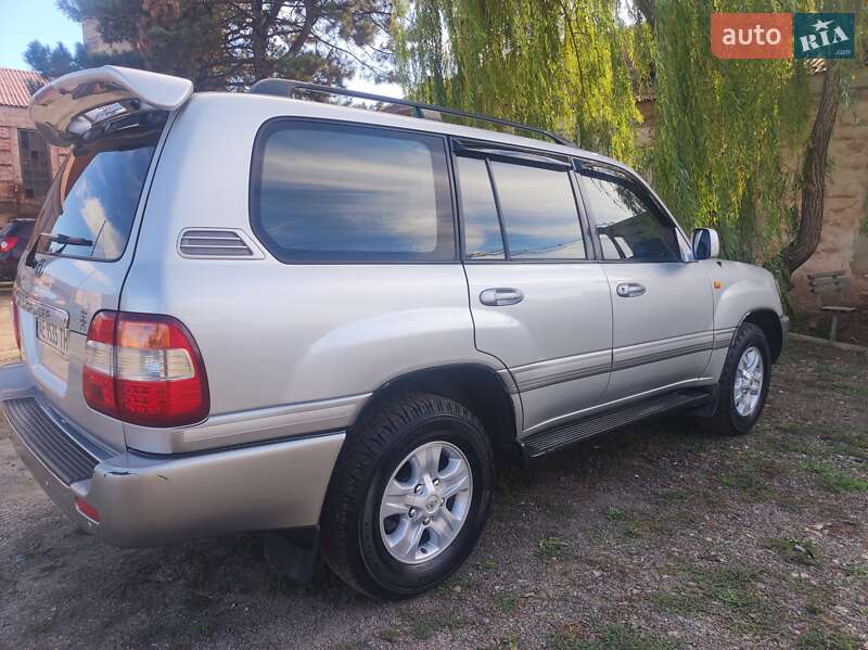 Внедорожник / Кроссовер Toyota Land Cruiser 2006 в Кривом Роге