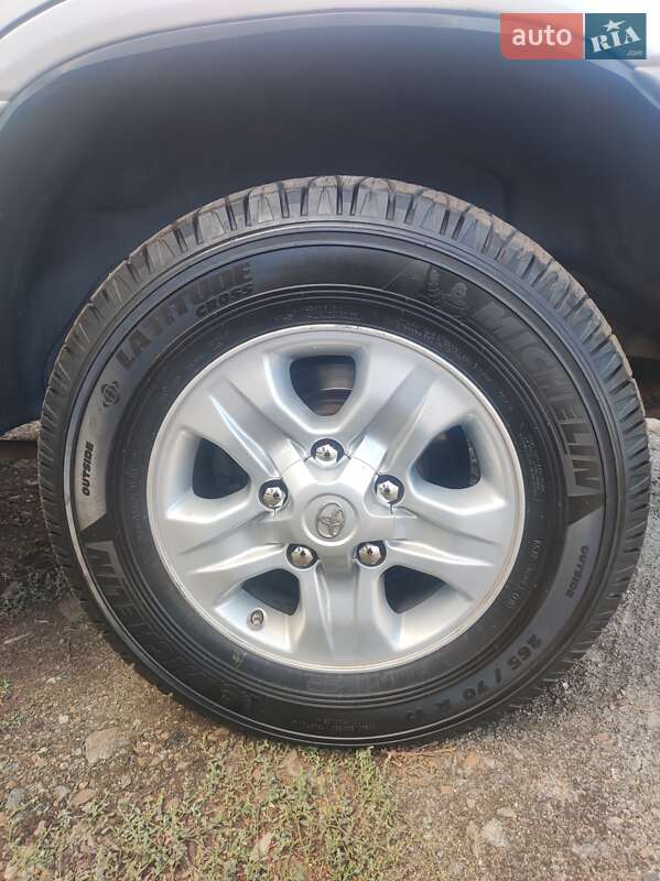 Внедорожник / Кроссовер Toyota Land Cruiser 2006 в Кривом Роге