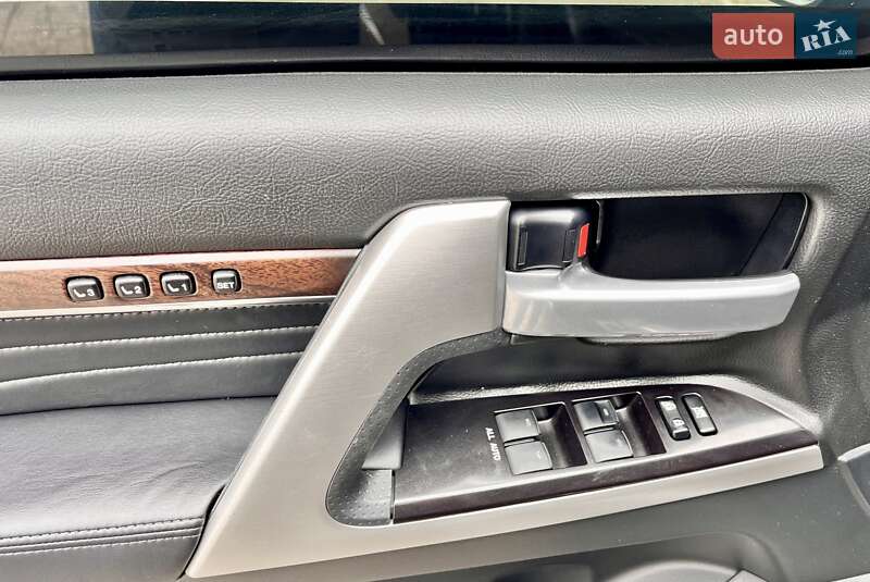Внедорожник / Кроссовер Toyota Land Cruiser 2018 в Киеве