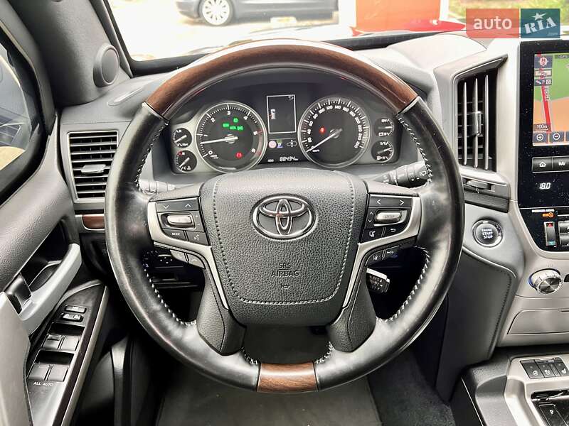 Внедорожник / Кроссовер Toyota Land Cruiser 2018 в Киеве