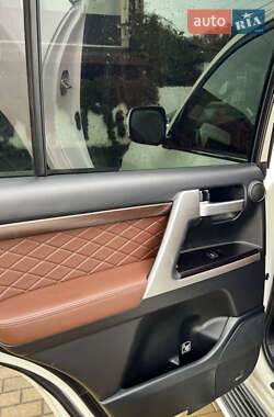 Внедорожник / Кроссовер Toyota Land Cruiser 2017 в 