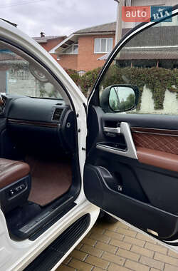 Внедорожник / Кроссовер Toyota Land Cruiser 2017 в 