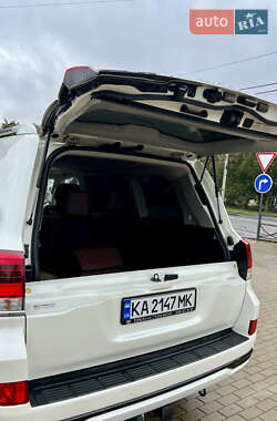 Внедорожник / Кроссовер Toyota Land Cruiser 2017 в 