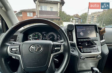 Внедорожник / Кроссовер Toyota Land Cruiser 2017 в 