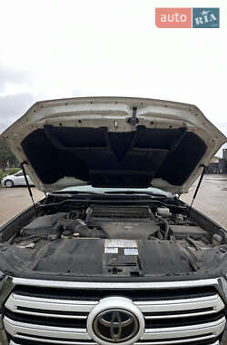 Внедорожник / Кроссовер Toyota Land Cruiser 2017 в 