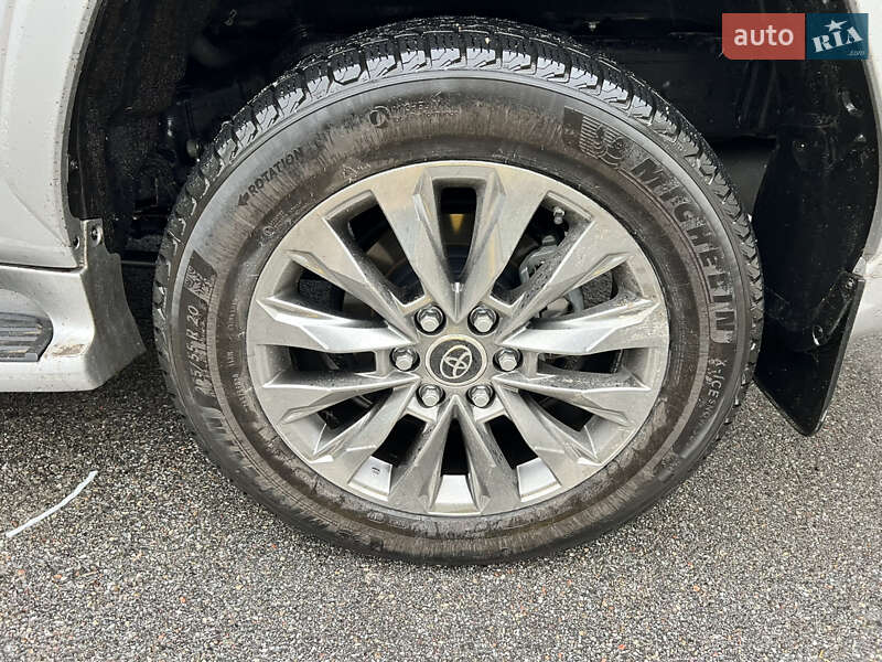 Внедорожник / Кроссовер Toyota Land Cruiser 2022 в Киеве