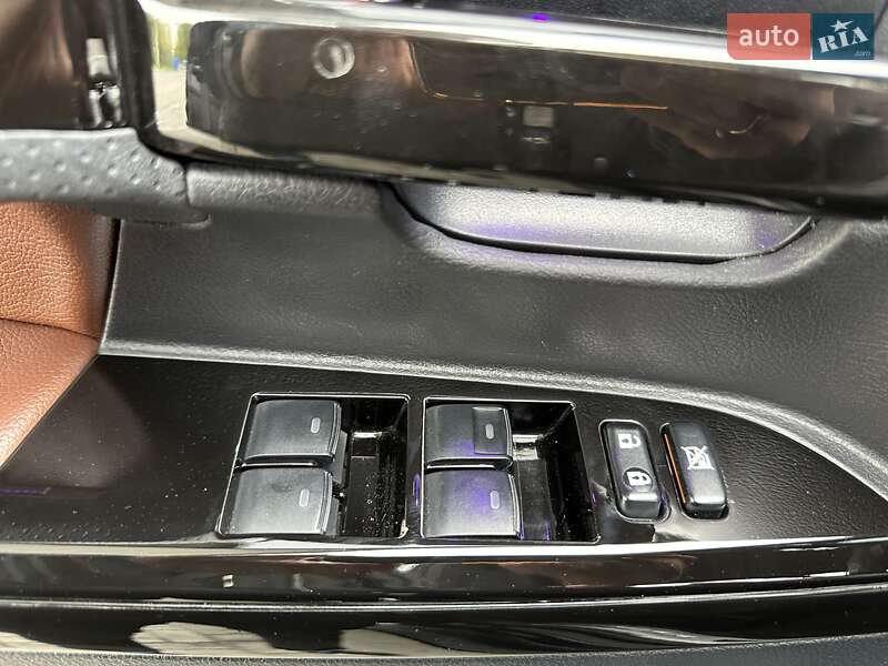 Позашляховик / Кросовер Toyota Land Cruiser 2020 в Дніпрі