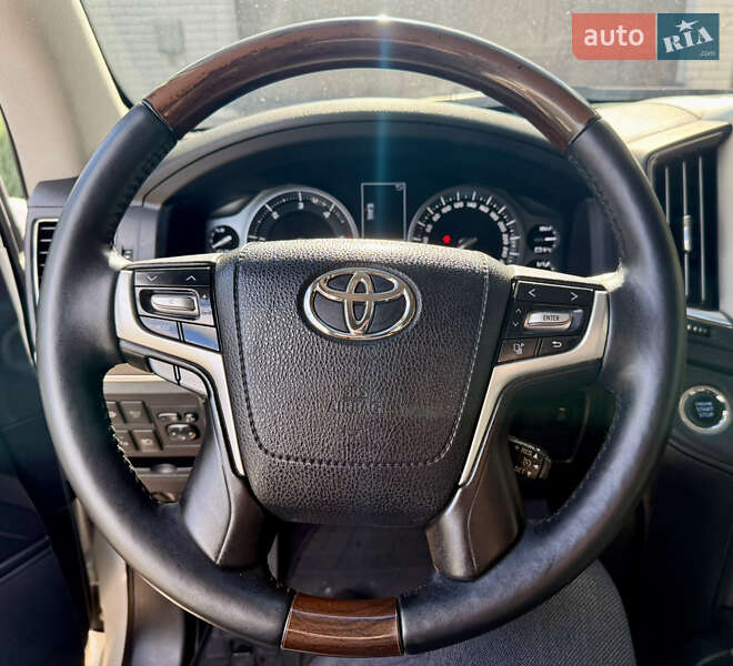 Внедорожник / Кроссовер Toyota Land Cruiser 2017 в Киеве