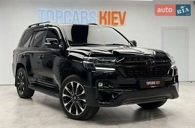 Внедорожник / Кроссовер Toyota Land Cruiser 2018 в 