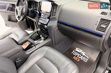 Внедорожник / Кроссовер Toyota Land Cruiser 2018 в 