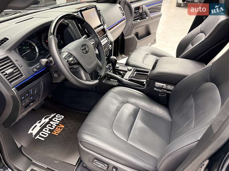 Внедорожник / Кроссовер Toyota Land Cruiser 2018 в Киеве фото 54 Внедорожник / Кроссовер Toyota Land Cruiser 2018 в Киеве