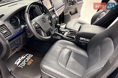 Внедорожник / Кроссовер Toyota Land Cruiser 2018 в 