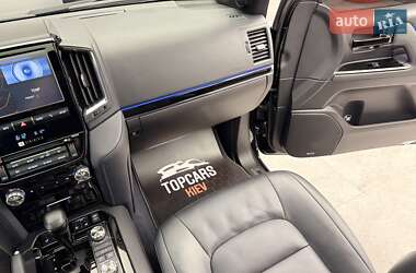 Внедорожник / Кроссовер Toyota Land Cruiser 2018 в 