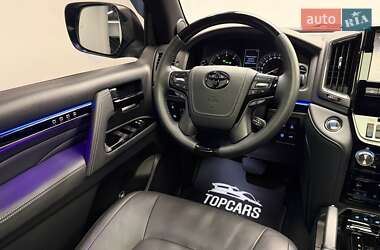 Внедорожник / Кроссовер Toyota Land Cruiser 2018 в 