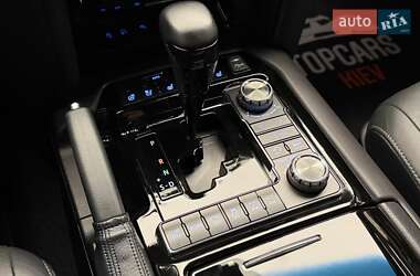 Внедорожник / Кроссовер Toyota Land Cruiser 2018 в 