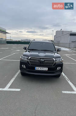 Внедорожник / Кроссовер Toyota Land Cruiser 2018 в 