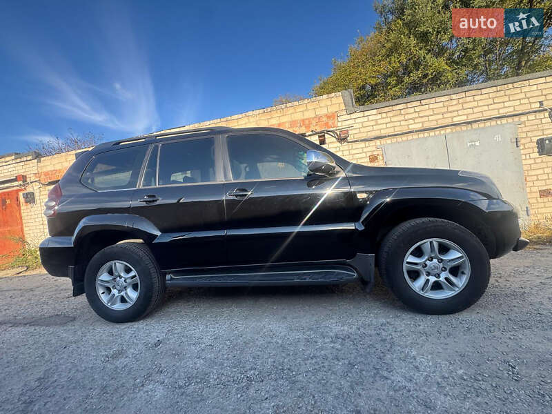 Позашляховик / Кросовер Toyota Land Cruiser 2005 в Павлограді