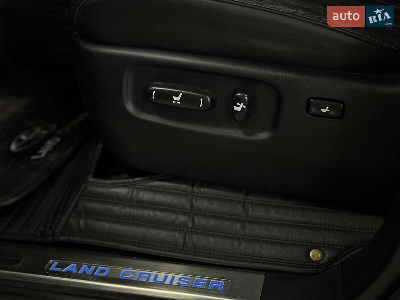 Внедорожник / Кроссовер Toyota Land Cruiser 2017 в Полтаве фото 9 Внедорожник / Кроссовер Toyota Land Cruiser 2017 в Полтаве