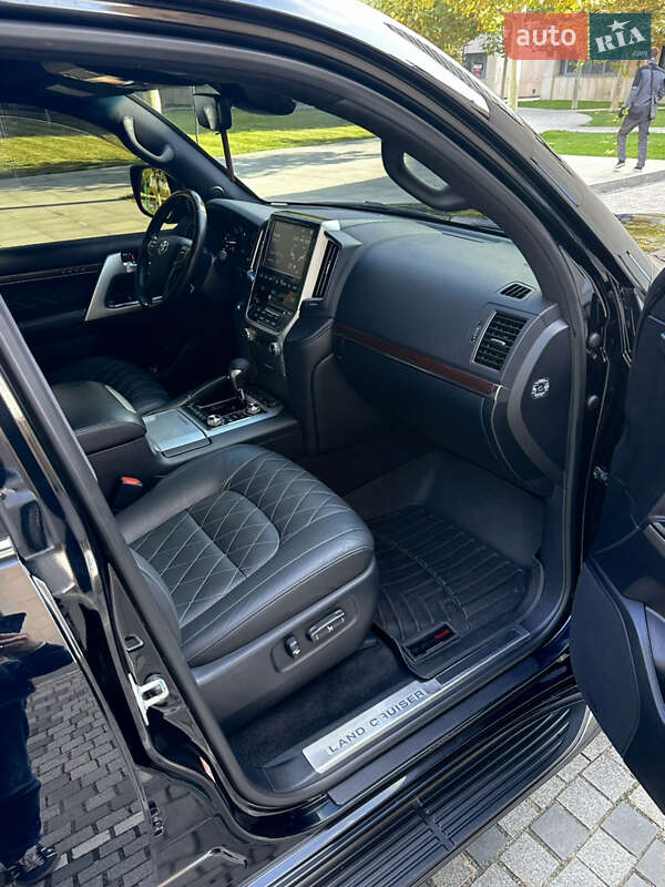 Внедорожник / Кроссовер Toyota Land Cruiser 2017 в Днепре фото 23 Внедорожник / Кроссовер Toyota Land Cruiser 2017 в Днепре