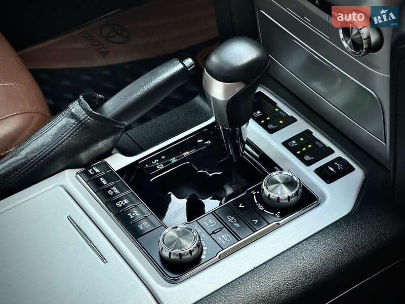 Внедорожник / Кроссовер Toyota Land Cruiser 2017 в Днепре