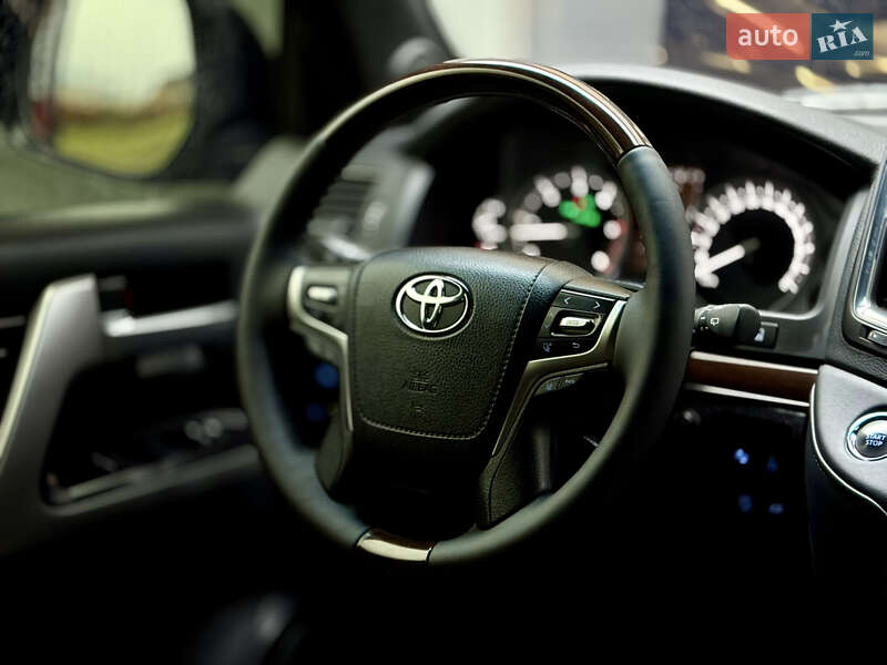 Внедорожник / Кроссовер Toyota Land Cruiser 2017 в Харькове фото 24 Внедорожник / Кроссовер Toyota Land Cruiser 2017 в Харькове