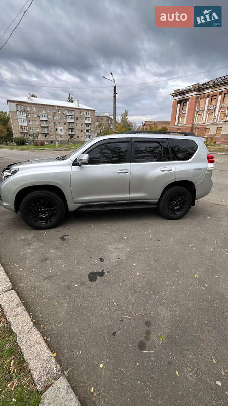 Внедорожник / Кроссовер Toyota Land Cruiser 2010 в Николаеве