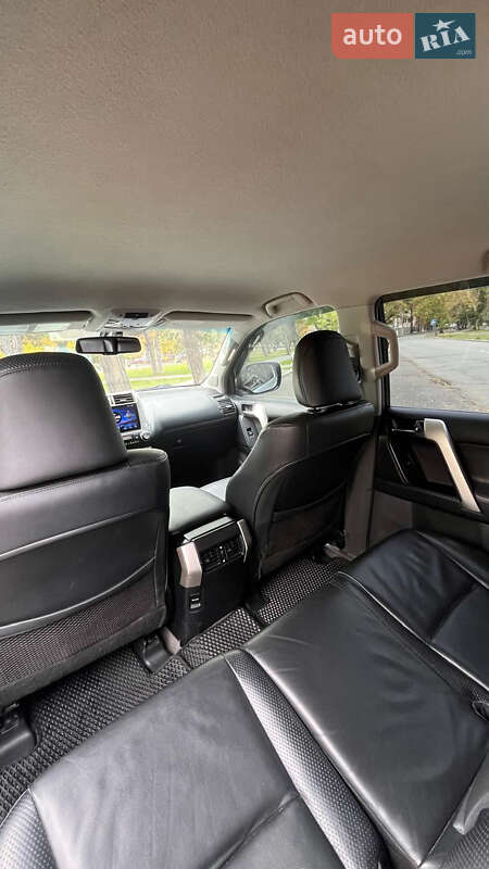 Внедорожник / Кроссовер Toyota Land Cruiser 2010 в Николаеве