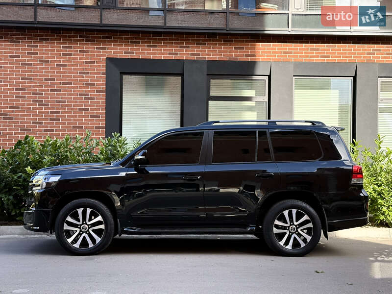 Внедорожник / Кроссовер Toyota Land Cruiser 2016 в Львове фото 12 Внедорожник / Кроссовер Toyota Land Cruiser 2016 в Львове