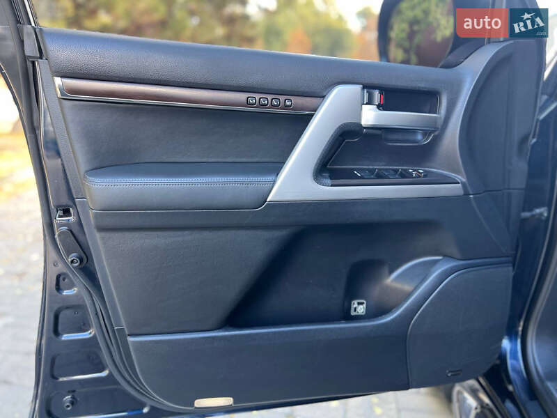 Позашляховик / Кросовер Toyota Land Cruiser 2016 в Дніпрі фото 15 Позашляховик / Кросовер Toyota Land Cruiser 2016 в Дніпрі