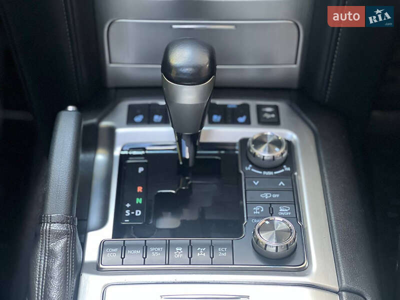 Позашляховик / Кросовер Toyota Land Cruiser 2016 в Дніпрі фото 32 Позашляховик / Кросовер Toyota Land Cruiser 2016 в Дніпрі