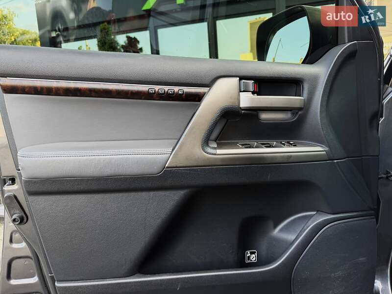 Внедорожник / Кроссовер Toyota Land Cruiser 2008 в Киеве фото 28 Внедорожник / Кроссовер Toyota Land Cruiser 2008 в Киеве