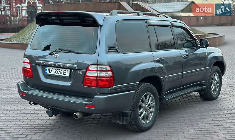 Позашляховик / Кросовер Toyota Land Cruiser 2004 в Дніпрі